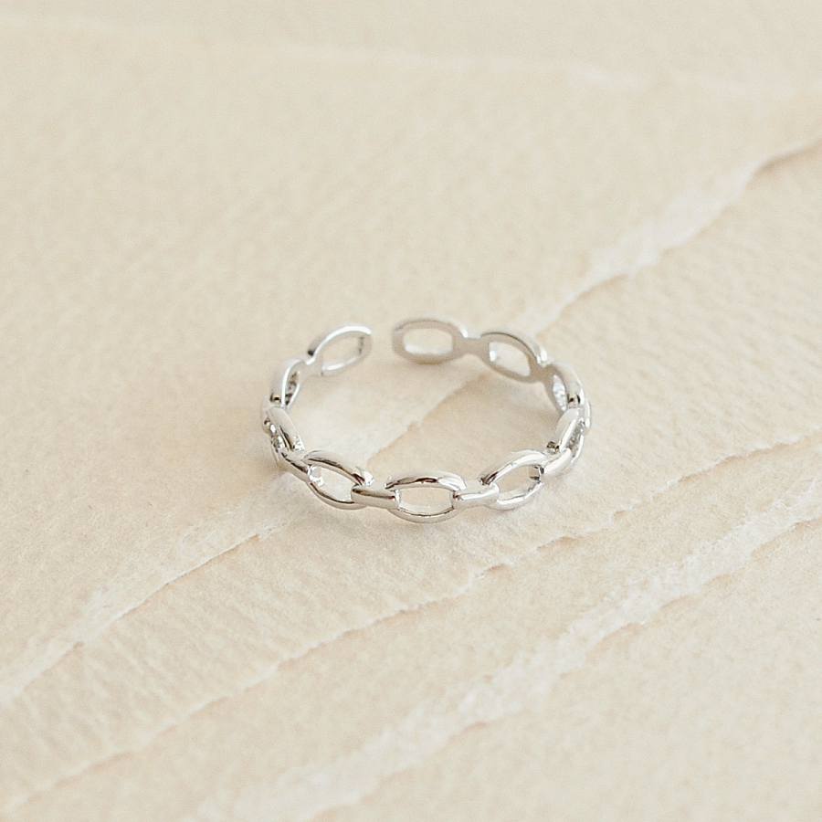 Jolie Bague En Argent - Modèle Fin Et élégant - Occasion