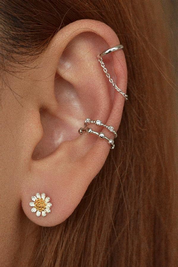 Earcuff Voha porté avec d'autres bijoux - Bijoux Majolie - Idées cadeaux à prix tout doux!